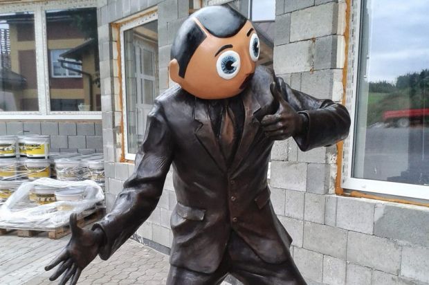 frank-sidebottom-statue